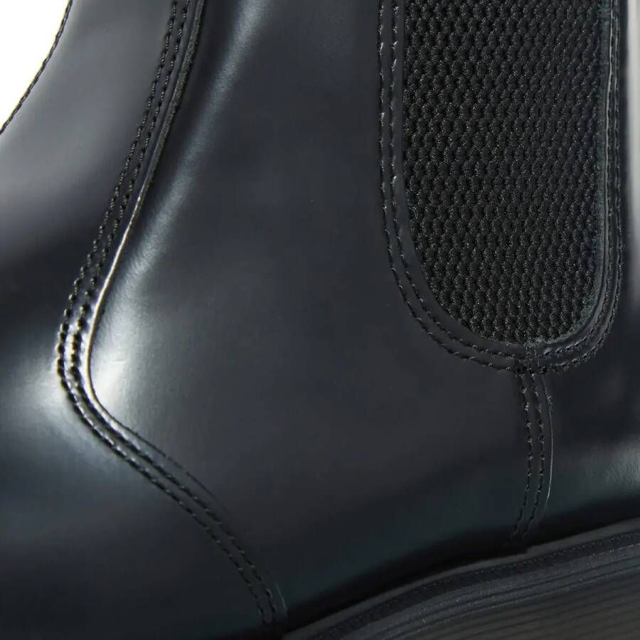 Dr. Martens Enkellaarzen Flora Chelsea Boot in zwart