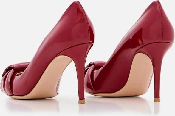 Gianvito Rossi Hoge hakken Pointed Toe Heels in rood