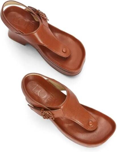 Loewe Sandalen Ease Flatform 90 in bruin
