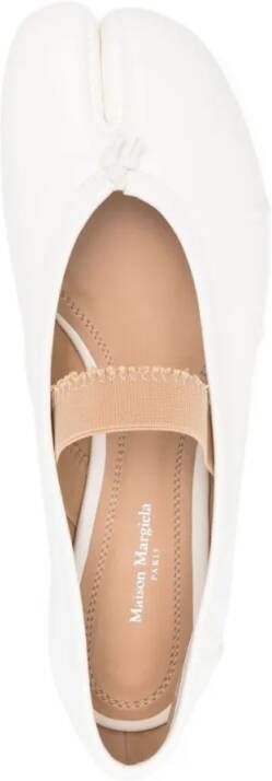 Maison Margiela Ivory White Hammered Leather Tabi Ballet Flats in wit