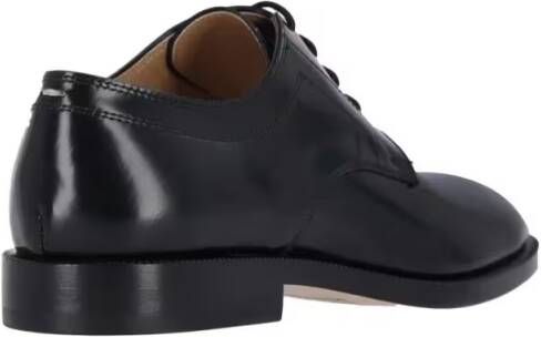 Maison Margiela Low-Top Sneakers Refined Black Leather Derby Shoes With Tabi Detail in zwart