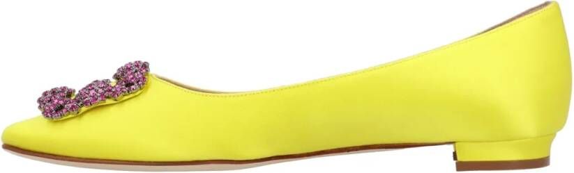 Manolo Blahnik Hangisi Flat Yellow in geel