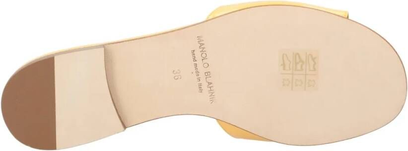 Manolo Blahnik Sandalen Houramu Flat Yellow in geel