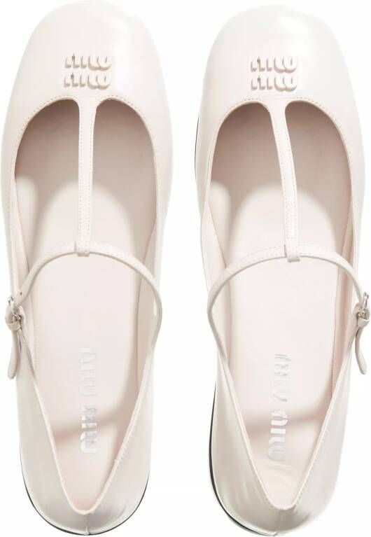 Miu Loafers & ballerina schoenen Flat Women in crème