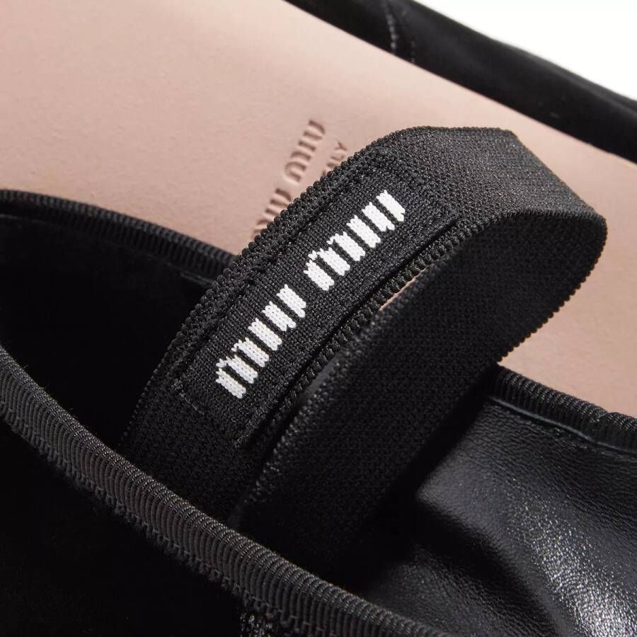 Miu Loafers Woman Velvet Ballerinas in zwart
