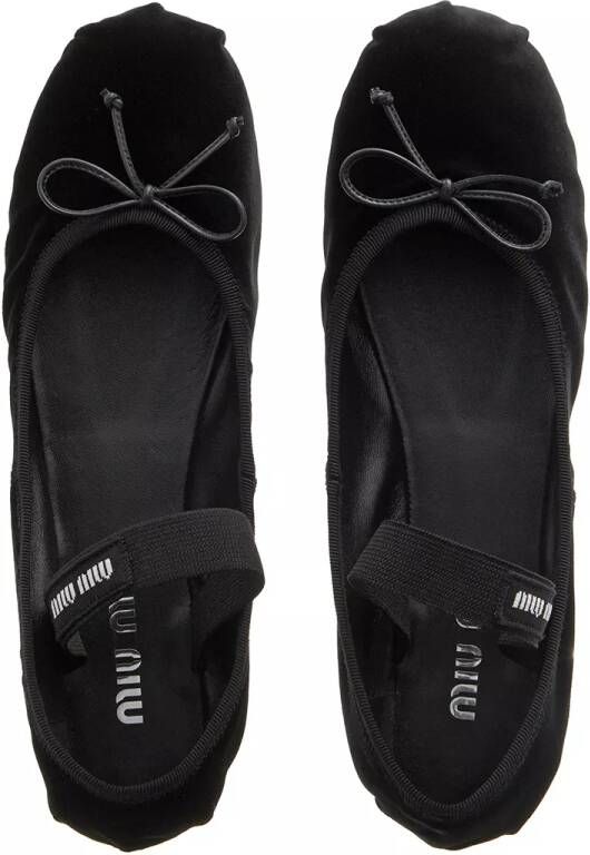 Miu Loafers & ballerina schoenen Woman Velvet Ballerinas in zwart