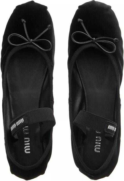 Miu Loafers Woman Velvet Ballerinas in zwart