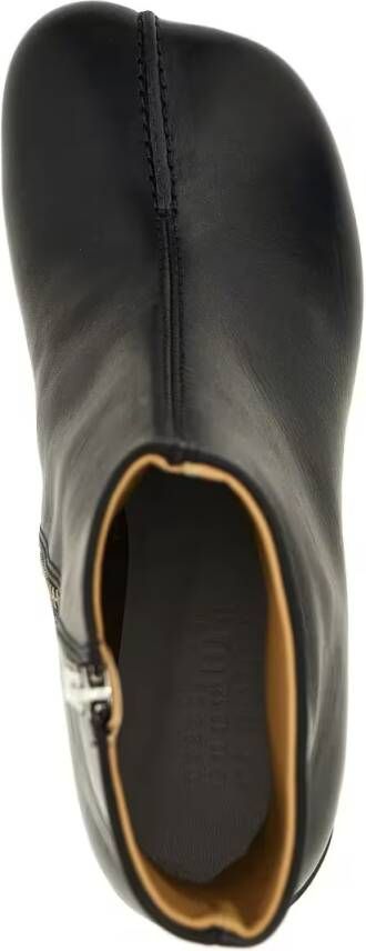 MM6 Maison Margiela Boots Stitch-Out Leather Ankle Boots in zwart