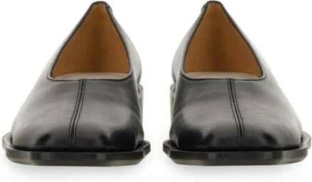 MM6 Maison Margiela Pointed Toe Leather Ballerina Flats in zwart