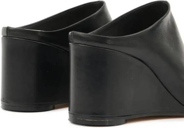MM6 Maison Margiela Slippers & Mules Leather Mules in zwart