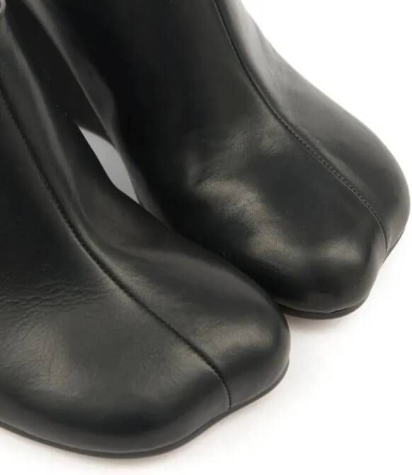 MM6 Maison Margiela Slippers & Mules Leather Mules in zwart