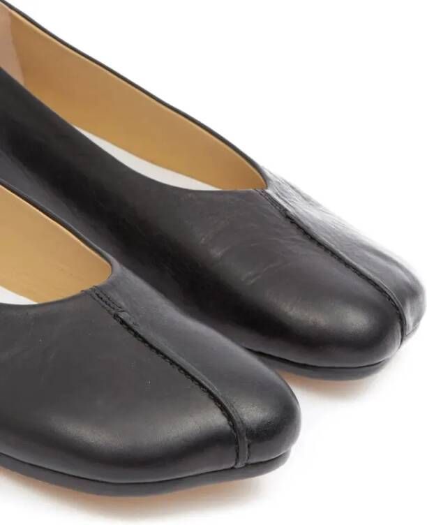 MM6 Maison Margiela Stitch-Out Leather Ballerina Shoes in zwart