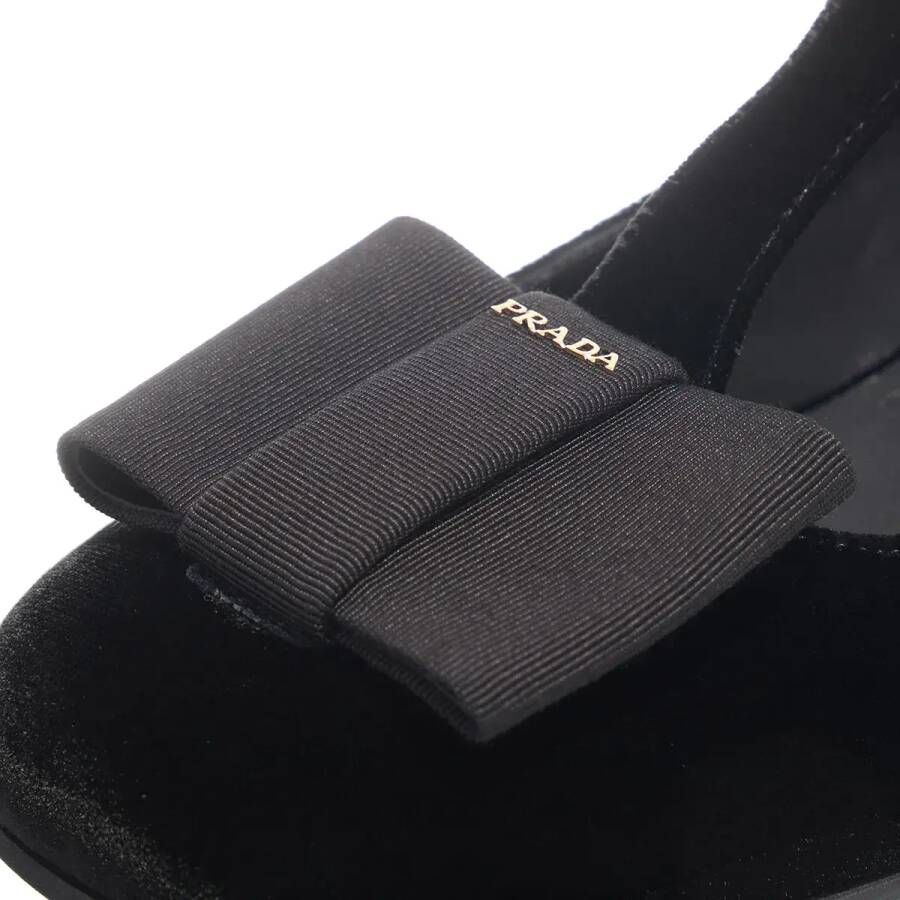Prada Decollete in zwart