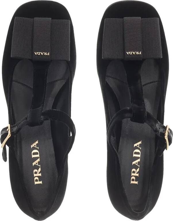 Prada Decollete in zwart