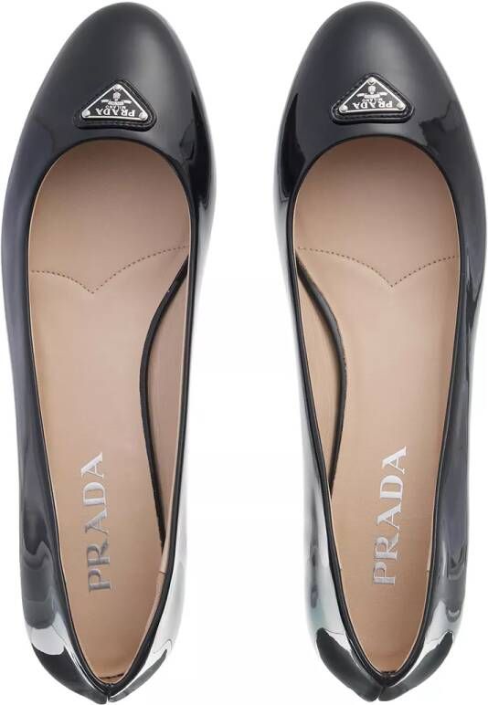 Prada Loafers & ballerina schoenen Logo Ballet Flats Patent in zwart