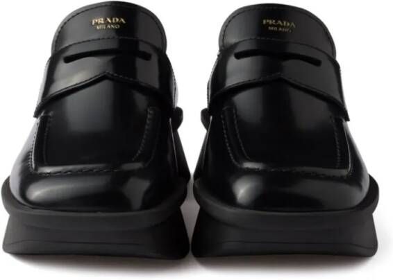 Prada Sole Black Flat Shoes With Glossy Finish And Moder in zwart
