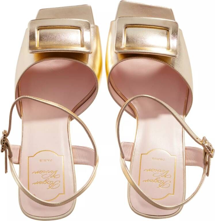 Roger Vivier Sandalen Covered Buckle Platform Sandals in goud