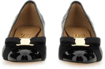 Salvatore Ferragamo Bow Neckline Flats With Quilted Upper in zwart