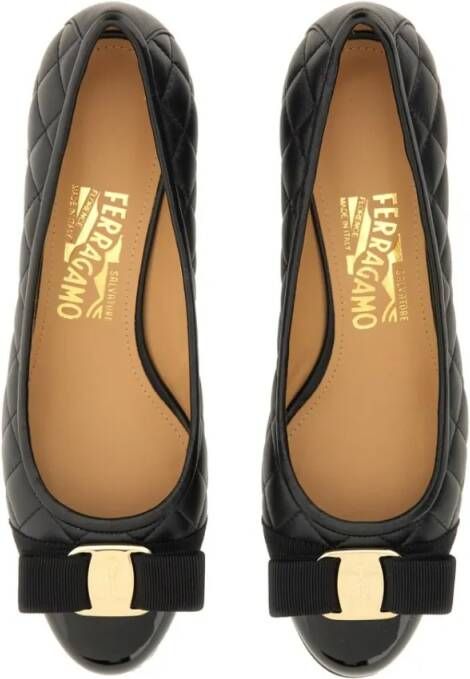 Salvatore Ferragamo Bow Neckline Flats With Quilted Upper in zwart