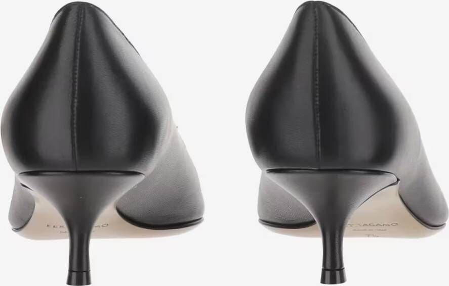 Salvatore Ferragamo Hoge hakken Gancini Maxi Pumps in zwart