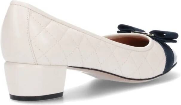 Salvatore Ferragamo Hoge hakken Quilted Vara Pumps – White in wit