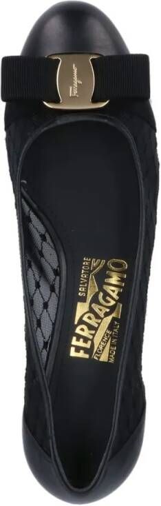 Salvatore Ferragamo Hoge hakken "Vara" Mesh Décolleté – Black in zwart