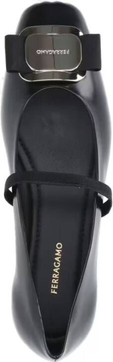 Salvatore Ferragamo "New Vara Plate" Ballerinas Black in zwart