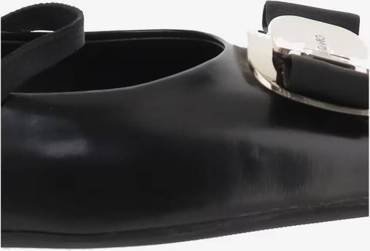 Salvatore Ferragamo New Vara Plate Dancers in zwart