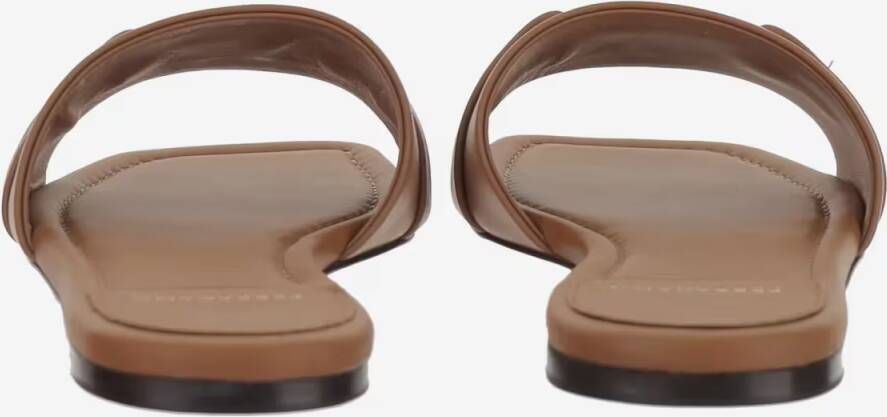 Salvatore Ferragamo Sandalen Leather Flat Sandals With Logo in bruin