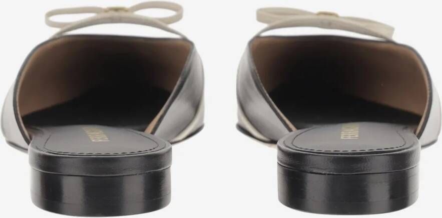 Salvatore Ferragamo Slippers & Mules Leather Mules With Bow in zwart