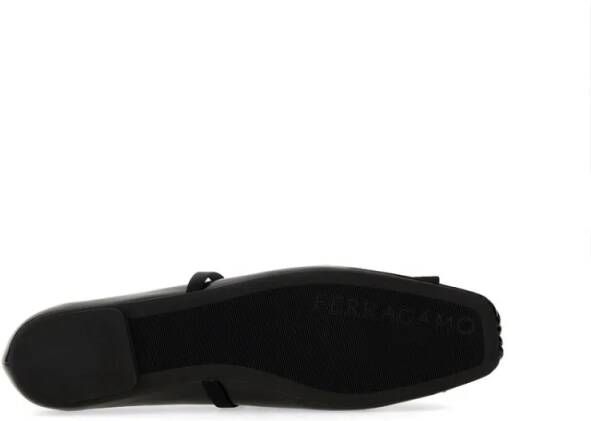Salvatore Ferragamo "Zina" Ballerina in zwart