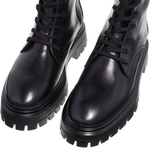 Stuart Weitzman Boots & laarzen Bedford Sleek Lace-Up Bootie in zwart