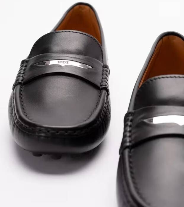 TOD'S `Gommino` Loafers in zwart