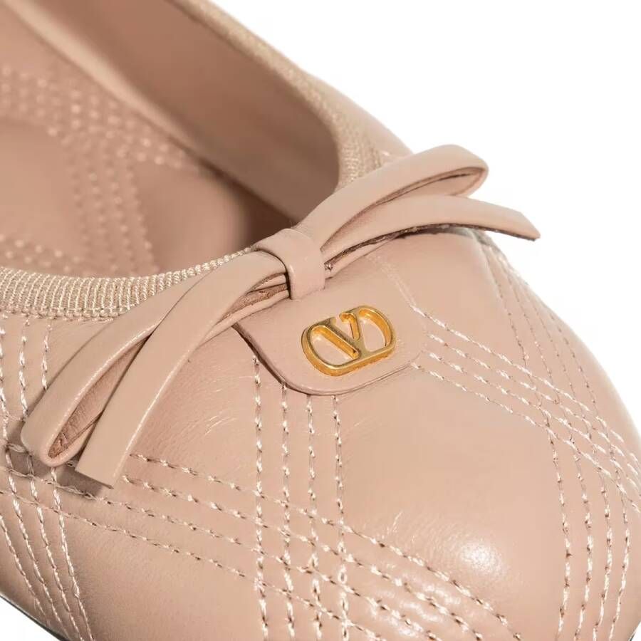 Valentino Garavani Ballerinas Quiltie Ballet Flats in poeder roze