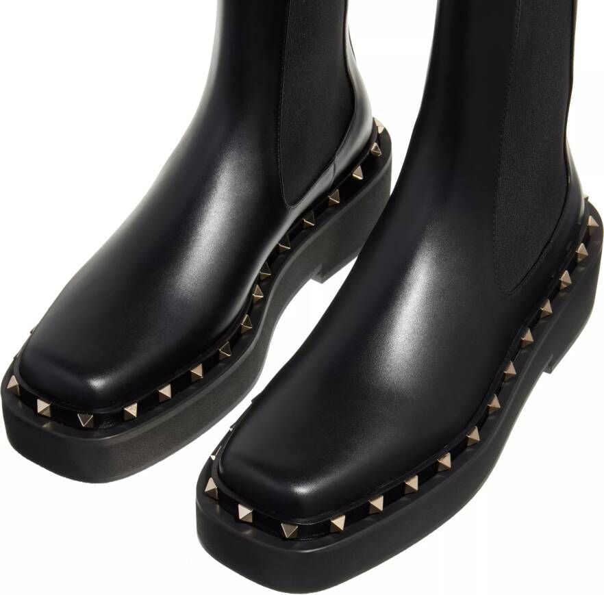 Valentino Garavani Boots & laarzen Platform Plain Toe Round Boots in zwart