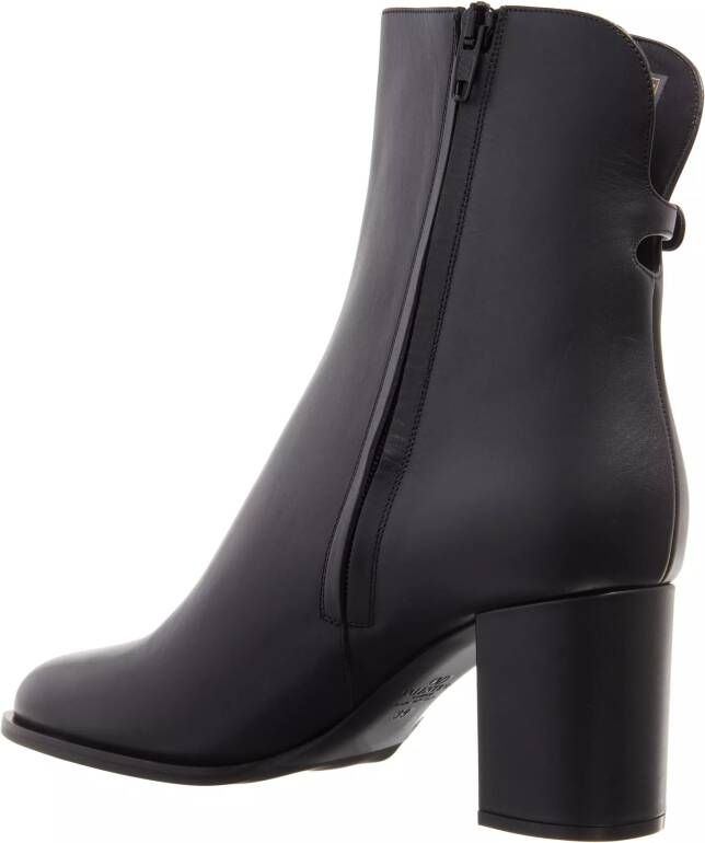 Valentino Garavani Boots & laarzen Signature Smooth Leather Boots in zwart