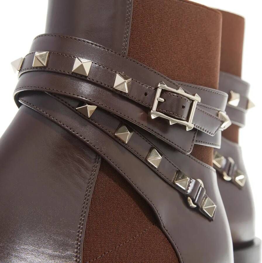 Valentino Garavani Boots Rockstud Beatle in bruin