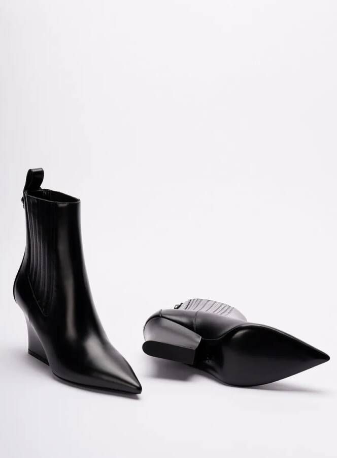 Valentino Garavani Boots `Vlogo Lockette` Boots in zwart
