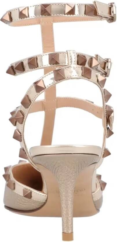 Valentino Garavani Hoge hakken Gold Calfskin Rockstud Pumps With Rose-Tone Hardwa in beige