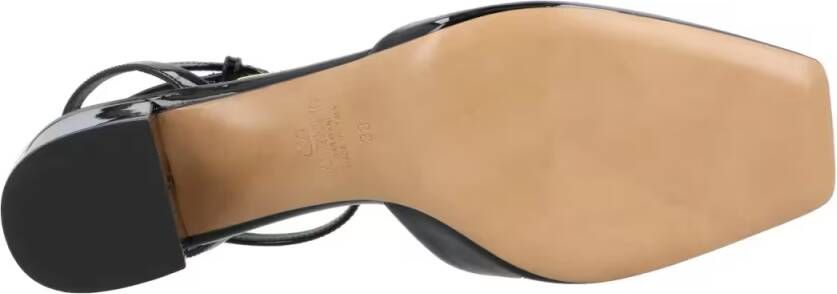 Valentino Garavani Hoge hakken One Stud Pump Black in zwart