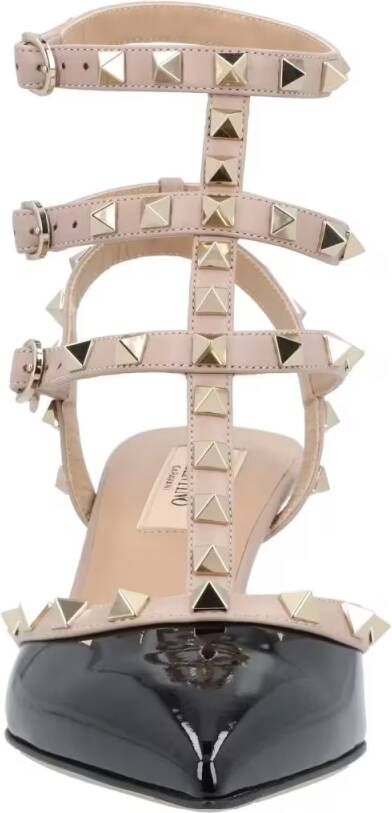 Valentino Garavani Hoge hakken Rockstud Pumps With Gold-Tone Studded Strap in zwart