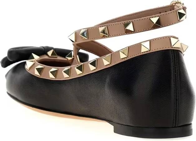 Valentino Garavani Loafers Ballerina Rockstud in zwart