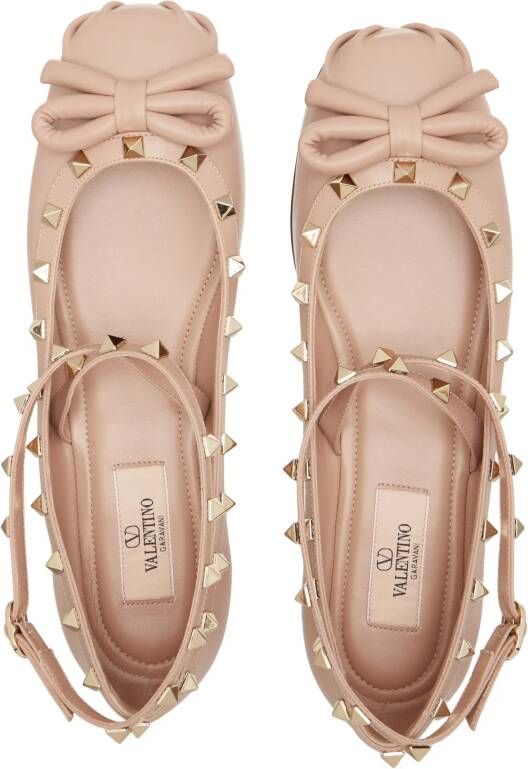 Valentino Garavani Loafers Ballerina Rockstud in poeder roze