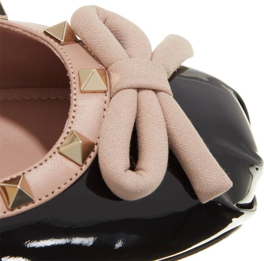 Valentino Garavani Loafers Ballerina Rockstud in zwart
