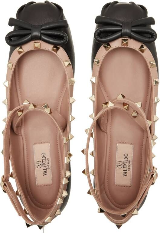 Valentino Garavani Loafers Ballerina Rockstud in zwart