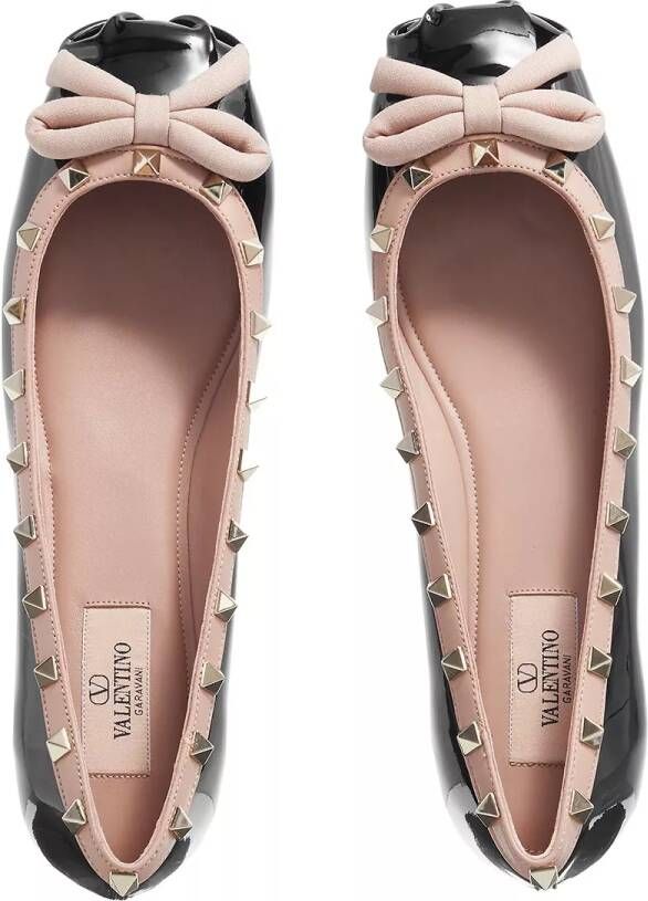 Valentino Garavani Loafers & ballerina schoenen Rockstud Round Toe Ballerina in beige