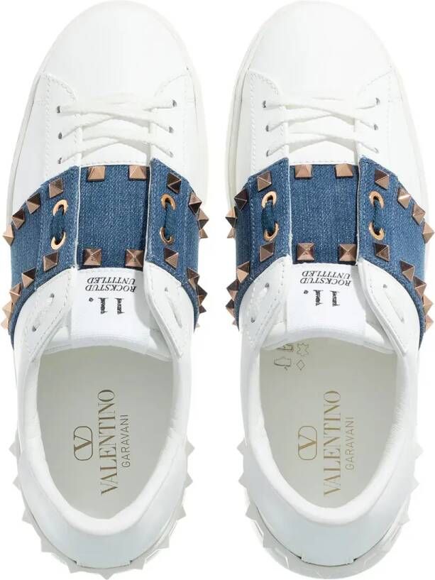 Valentino Garavani Low-Top Sneakers Woman Rockstud Untitled Trainer in wit