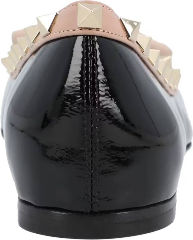 Valentino Garavani Rockstud Patent Leather Ballerina in zwart