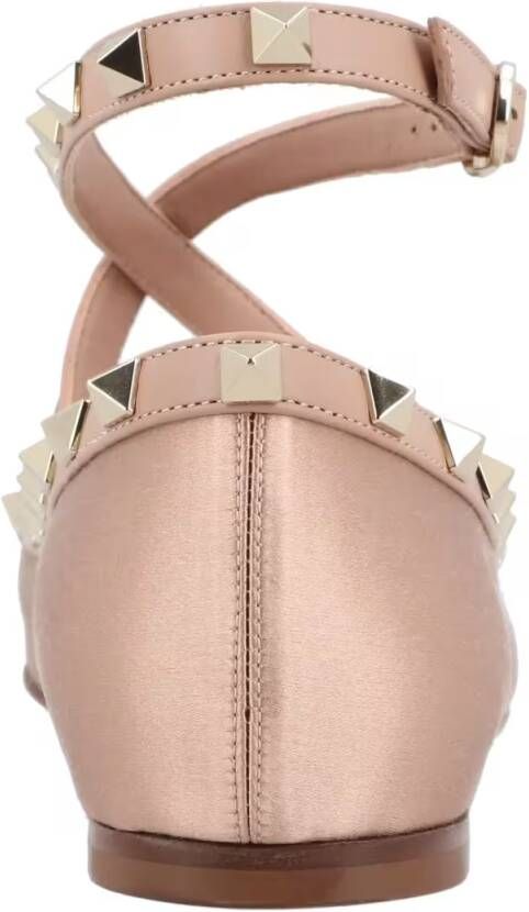 Valentino Garavani Rockstud Satin Ballerinas Nude in roze