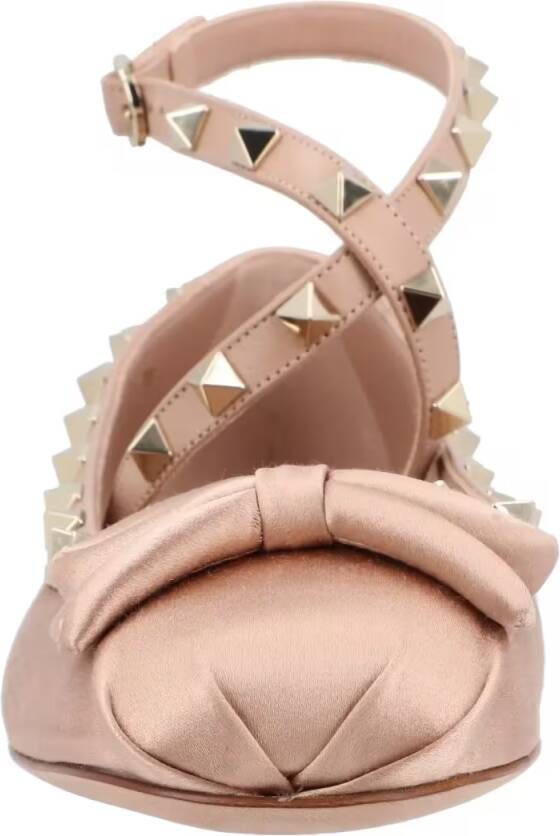 Valentino Garavani Rockstud Satin Ballerinas Nude in roze